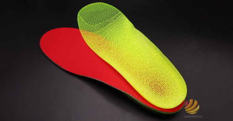 3D printed insole with and without a topcoat